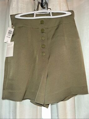 Wilfred High Waist Button-Front Shorts in Olive Green